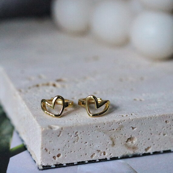 Mini heart hoop earrings deals