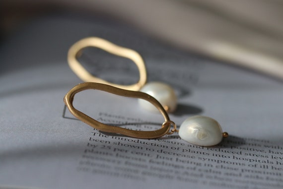 925 Silver Oval Outline Freshwater Pearl Earrings, Molten Cut Out Earrings,  Freshwater Pearl Charm, Statement Earrings, Wedding Jewellery - Etsy