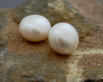 D248 - Loose Freshwater Pearl Pair, Top Quality