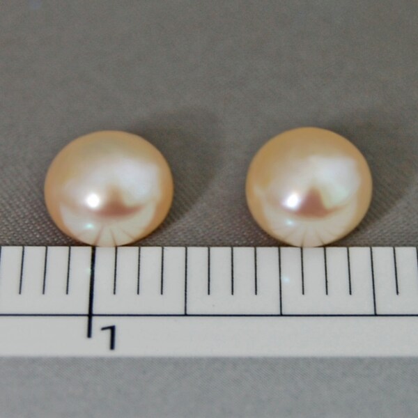 D168 - Loose Pearls, pearl earring pair