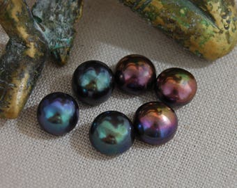 D273 - Loose Freshwater Pearls, Large, Button Shaped.