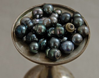 D325 - Loose Tahitian Peacock Pearls