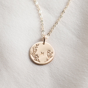 Dainty Flower Initial Necklace, Personalized Floral Necklace, Gift for Moms, Daughters | 14k Gold Fill, Sterling Silver, Rose Gold | LN213