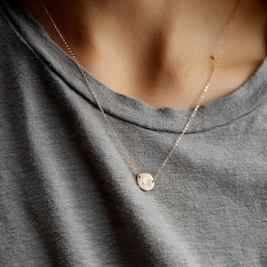 Minimal Initial Necklace, Floating Circle Pendant, Letter Disk, Layering Necklace | 14k Gold Fill, Sterling Silver, Rose Gold | LN209_L