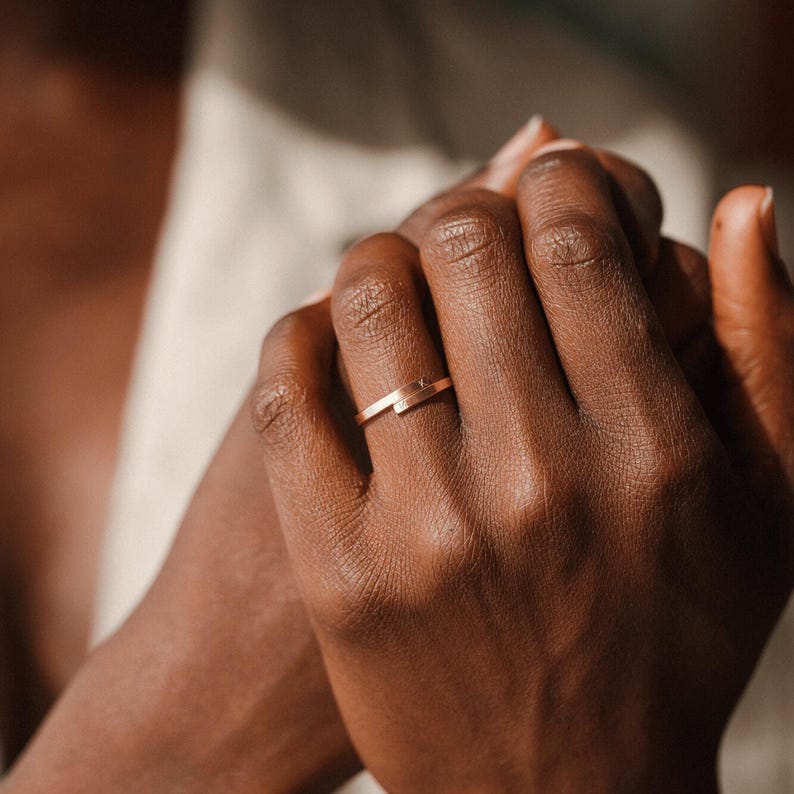 Elegant personlig omslagsring, personlig initialring, namnring, romersk siffrorring | 14k guldfyllning, sterlingsilver | LR452 bild 6
