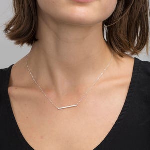 Personalisierte Bar Halskette, Benutzerdefinierte Namen Halskette, Minimal Initialen Halskette | 14k Gold Fill, Sterling Silber | LN120_30 Bild 8