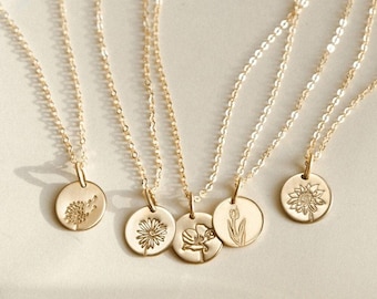 Collar con colgante floral delicado, dije floral minimalista, collar del mes de nacimiento, regalos para novias / Baño de oro de 14k, plata de ley / LN209