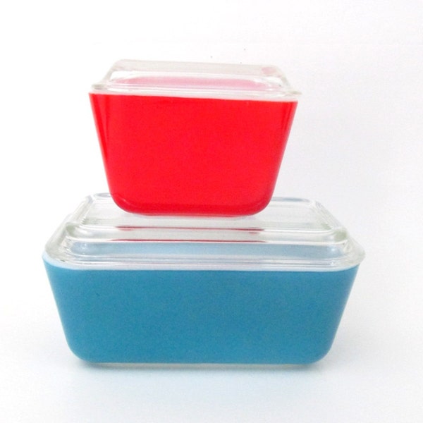 Vintage Set of 2 Pyrex Primary Colors Refrigerator Dishes / Blue and Red Pyrex Dishes with Lids