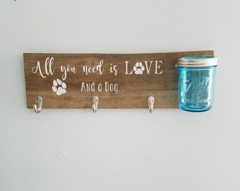 Soporte de correa para perros. Madera recuperada. Frasco de golosinas. Dispensador de bolsas de caca. Galletas. percha de gancho. Todo lo que necesitas es Amor y un Perro. Señal de pared.