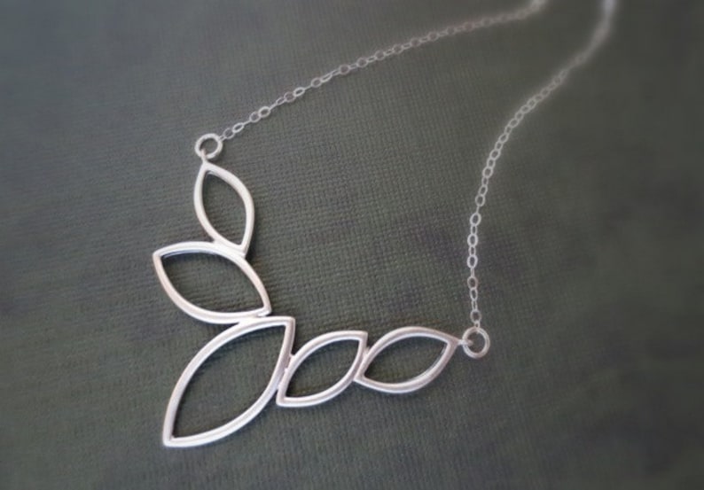 5 Leaves Necklace in STERLING SILVER CHAIN--Everyday Necklace-Perfect Gift for mom for friends Birthday Present for her