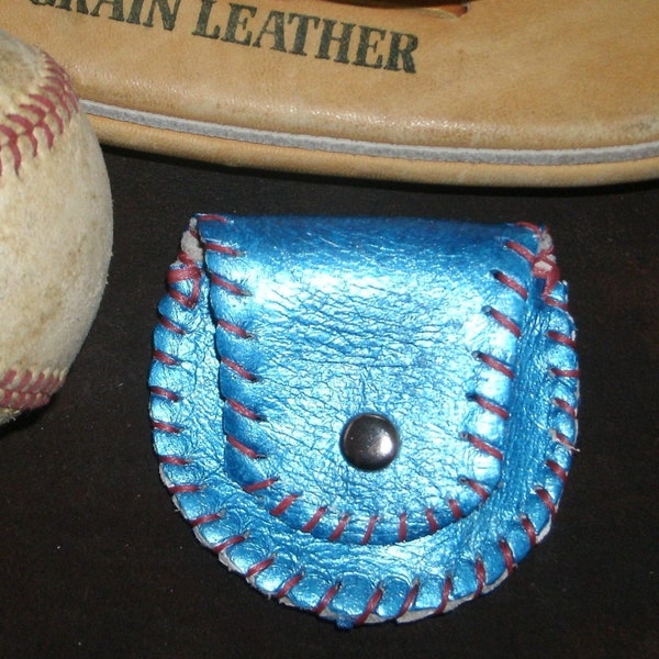 Recycled Baseball Leather Coin Pouch / Porte-Monnaie en Cuir de Baseball Recyclé