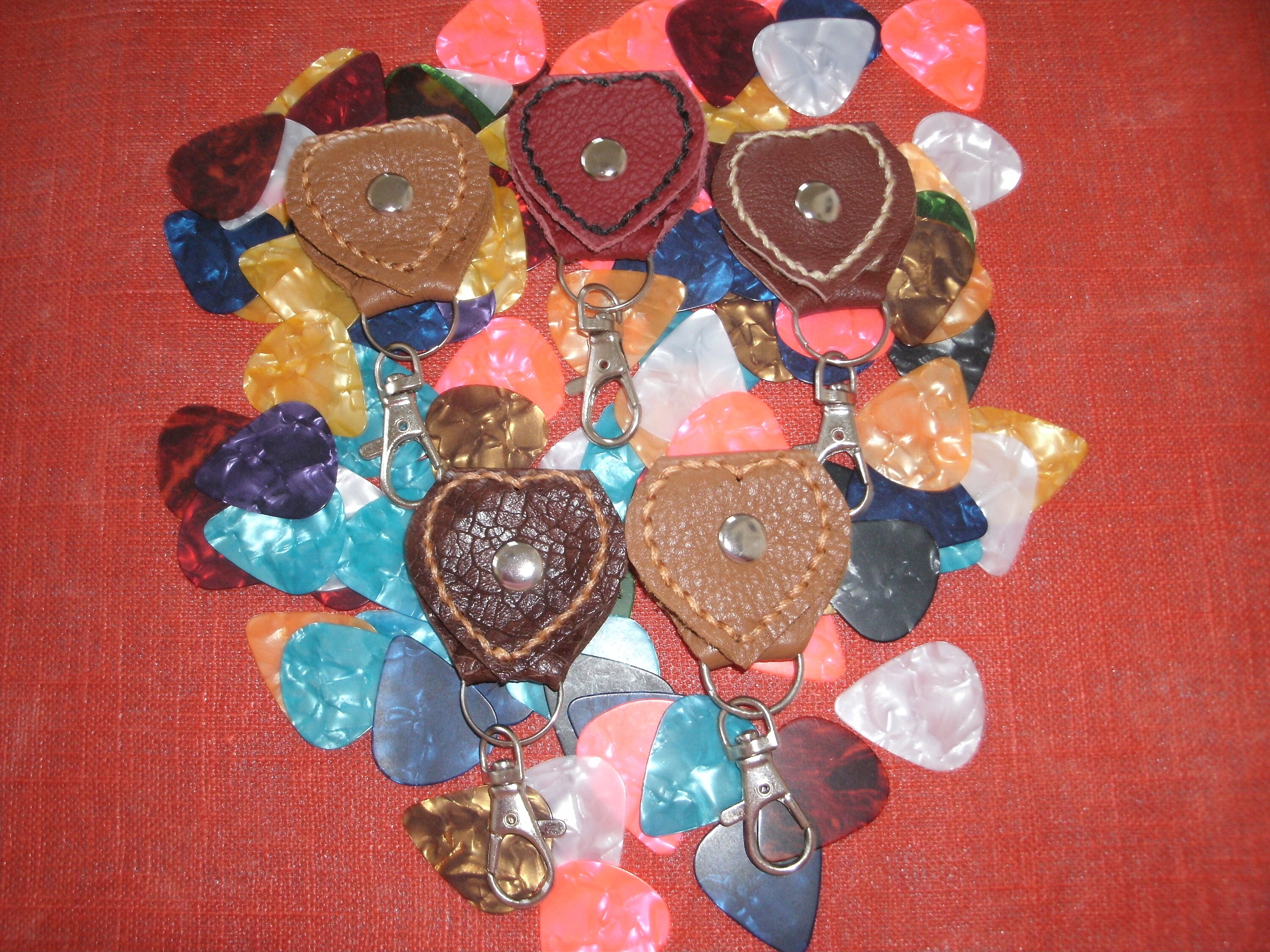 Guitar Pick Case in Recycled Leather Three Picks / Étui pour Pics à Guitare en Cuir Recyclé 3