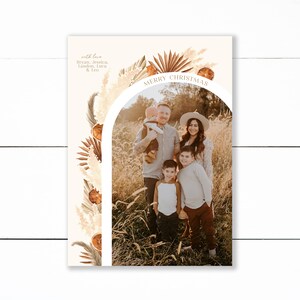 Boho Arch Kerstkaart digitaal bestand, boho pampas gras boog Vakantie Fotokaart, boho boog gedroogd oranje foto vakantiekaart
