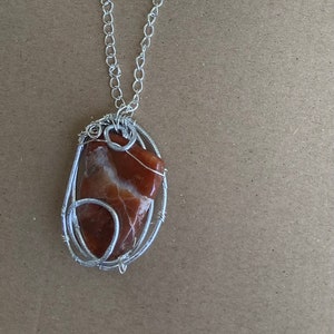 Scottish Agate Pendant: Hammered Aluminium Wire Wrapped Necklace bild 2