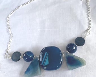 Blå agat haklappshalsband, art déco-stil halsband
