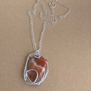 Scottish Agate Pendant: Hammered Aluminium Wire Wrapped Necklace bild 3