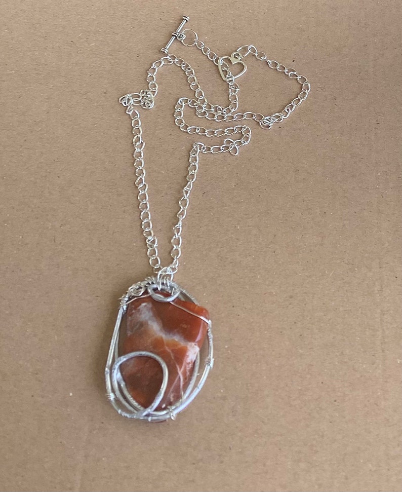 Scottish Agate Pendant: Hammered Aluminium Wire Wrapped Necklace bild 3
