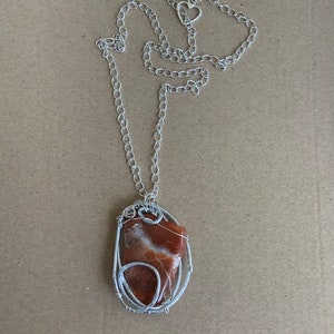 Scottish Agate Pendant: Hammered Aluminium Wire Wrapped Necklace bild 4
