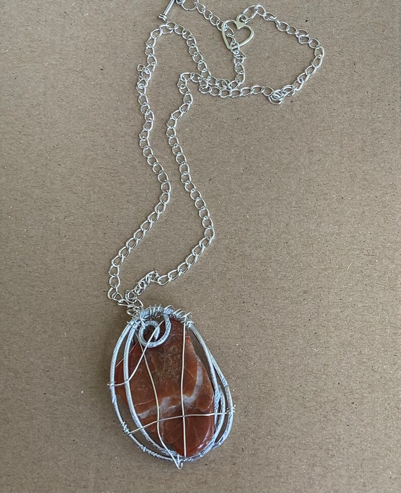 Scottish Agate Pendant: Hammered Aluminium Wire Wrapped Necklace bild 5
