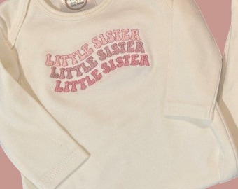 Little Sister Groovy Curved LOVE- Download istantaneo Disegno di ricamo della macchina