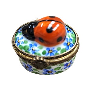 Mini Lady Bug sobre Flores Figura de Porcelana Limoges Box