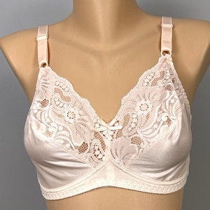 Vintage 90s Hanes Her Way Satin & Lace Unlined Bra 36C Peach Wireless G202