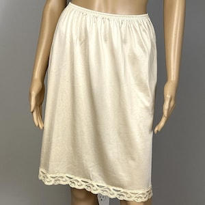 Vintage Vanity Fair Half Slip Skirt Beige Size Small Nylon Antron III Lace USA