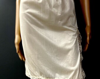 Vintage Mel-Lin Half Slip Size Small 100% Nylon Cream Tall Side Slits Lace USA