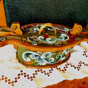 norwegian Vintage hancrafted bentwood Tine box FolkDecor  Rosemaling one og a kind gift scandinavian  Farmhouse