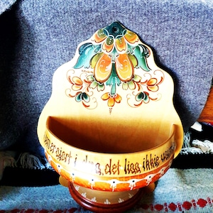 Norwegian vintageRosemaling Wood Wall Bowl Pot Garden Planter Wall Hanging Keys Container Rosemaled Wall Hanging Handcrafted in Norway