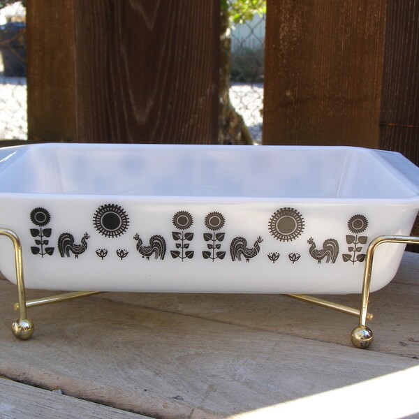 Promotional Pyrex Space Saver Black and White Rooster Pattern With Brass Stand