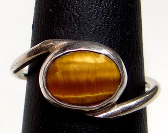 Sterling Tiger-eye Ring - Vintage Off Set Design - Lovely Ring with Golden Tiger's Eye Center