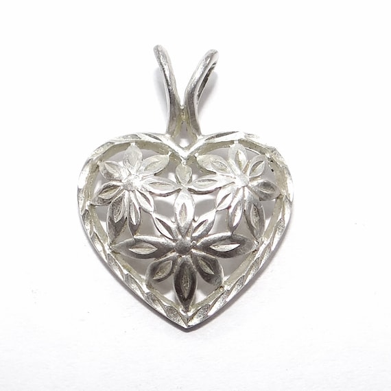 Sterling Heart Pendant  - Vintage Silver Flowers i
