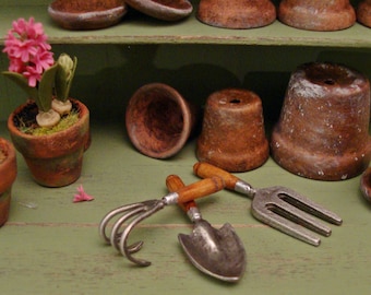Antique Style Garden Tools ~ 1:12 Scale Miniature Dollhouse Garden
