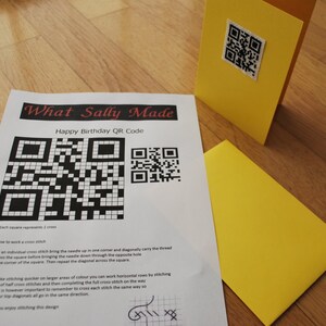 Joyeux anniversaire - Modèle de point de croix QR Code