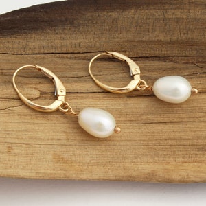 14k Solid Gold Pearl Earrings.  Gold Pearl Drop Earrings. Gold Pearl Dangle Earrings.