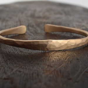 Gehämmertes Gold Armreif. 14k Solid Gold Armreif. Dicke Gold Armreif
