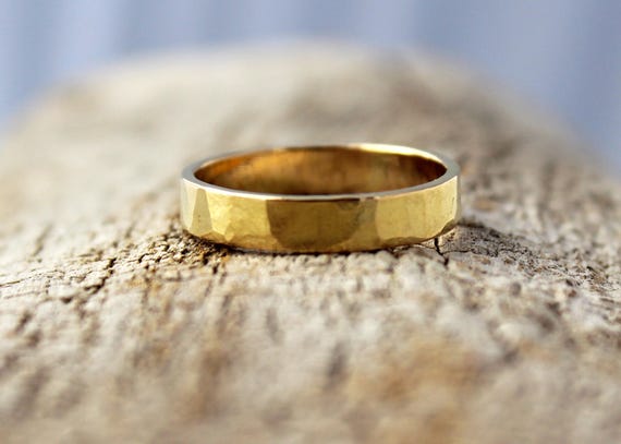 18k Gold Wedding Band Hammered 4mm. 18k Gold Ring. Eco Friendly
