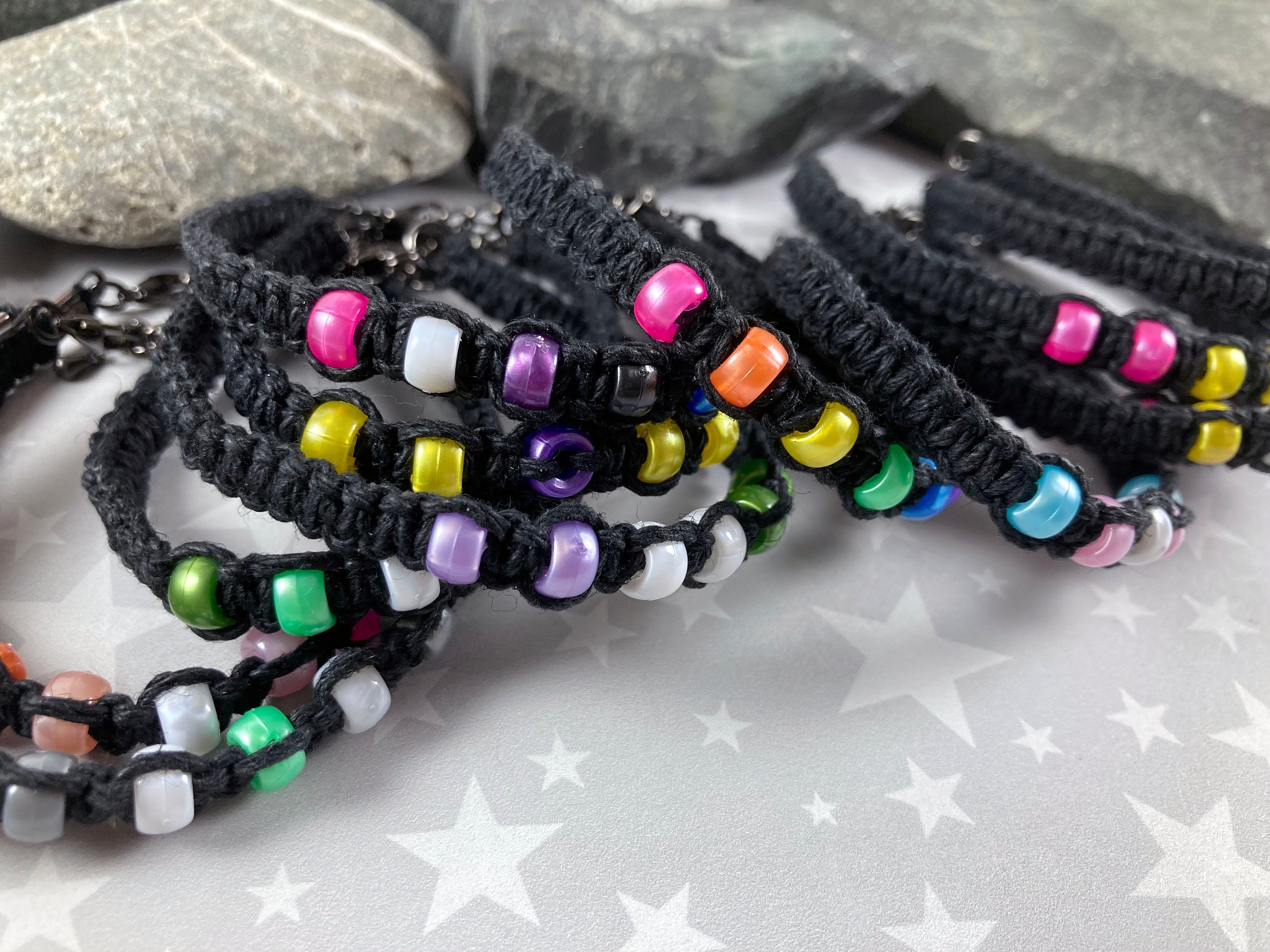 Making Beaded Friendship Bracelets - Amy Littleson