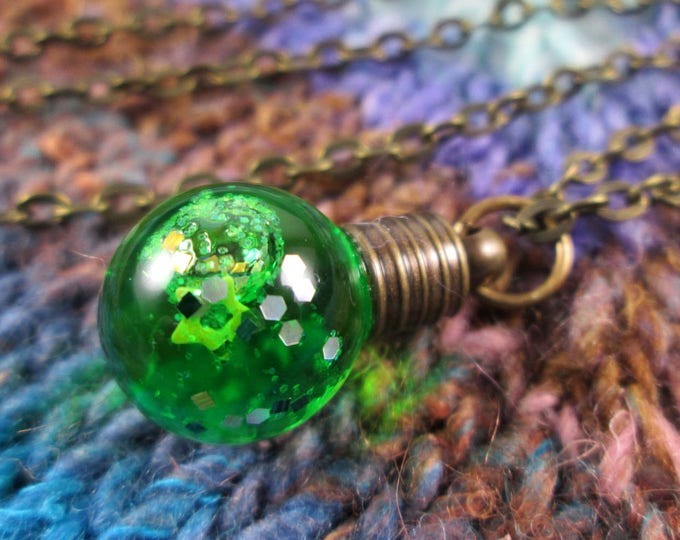 Glitter Liquid Necklace - Small Green Globe - Bronze Chain