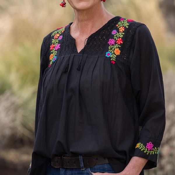 Geborduurde Mexicaanse katoenen tuniek met bloemen: fairtrade bedekkende blouse