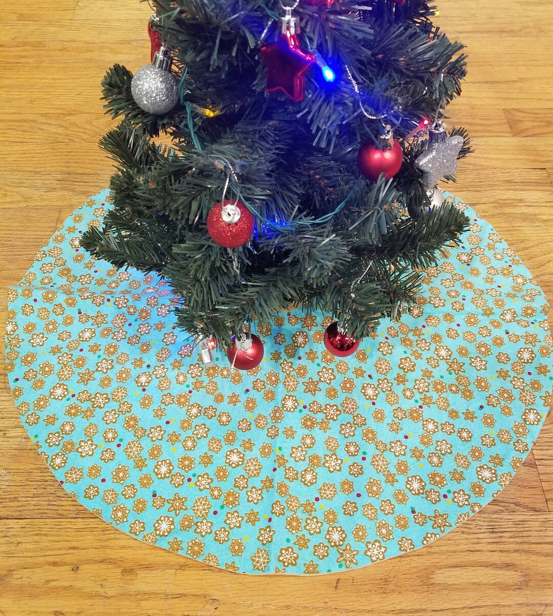 Reversible Table Top Tree Skirt 21 Snowflakes Etsy