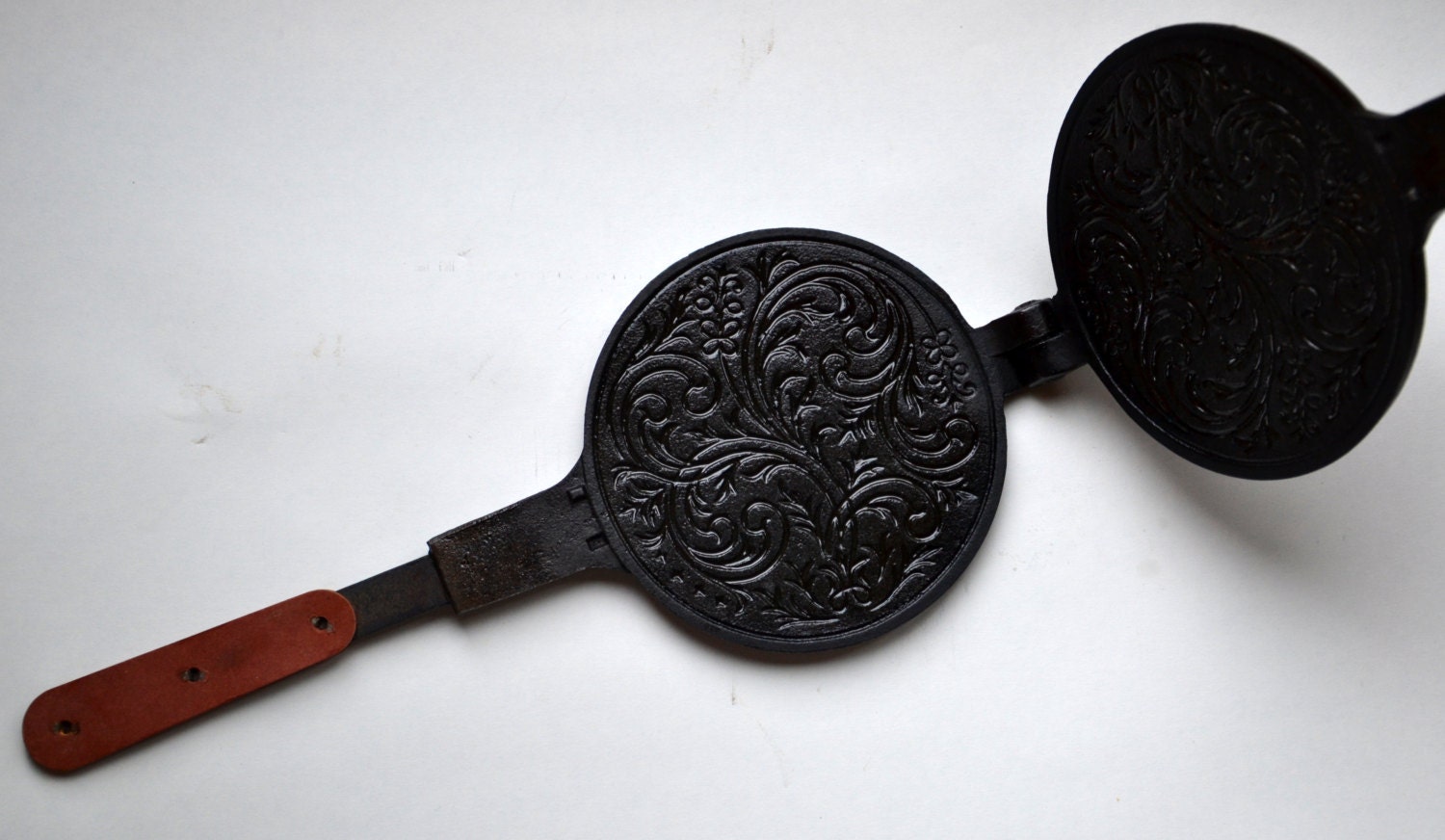 Vintage waffle maker Norwegian krumkake iron Pizzelle press Etsy
