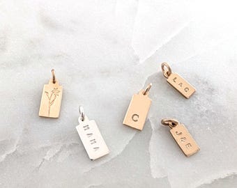 Pequeños colgantes en forma de barra, de plata de ley o chapados en oro de 14k. Incluye solo el colgante.
