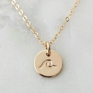 Collar de olas pequeñas: plata de ley o relleno de oro de 14 k