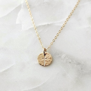 Colar com Cruz Dourada, Cruz Delicada, Prata de Lei ou Ouro 14k, Joias Minimalistas, The Stamped Life