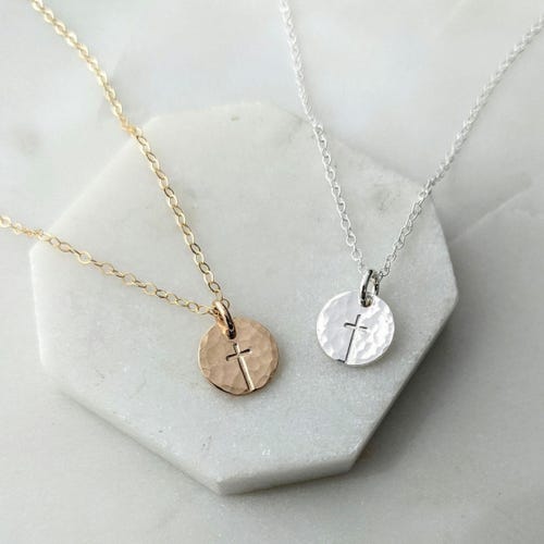 Collier petite croix, breloque croix délicate, remplissage d'or 14 carats ou argent sterling