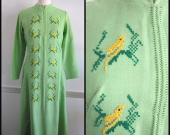 Embroidered Caftan / Vintage Caftan / Bird Embroidery Caftan / fits M / Lime Green Caftan / Modest Dress / Lolittes Caftan