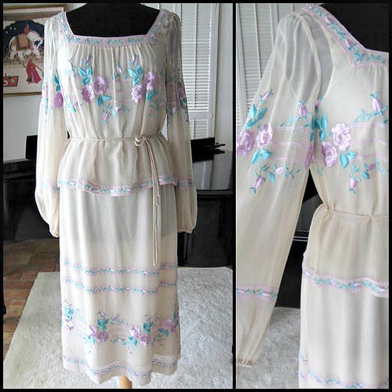 Boho Wedding Dress / fits S / 70s Embroidered Brid