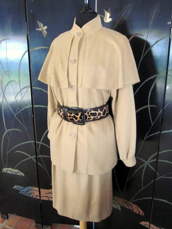 CAMEL HAIR suit // fits S-M // skirt jacket cape u